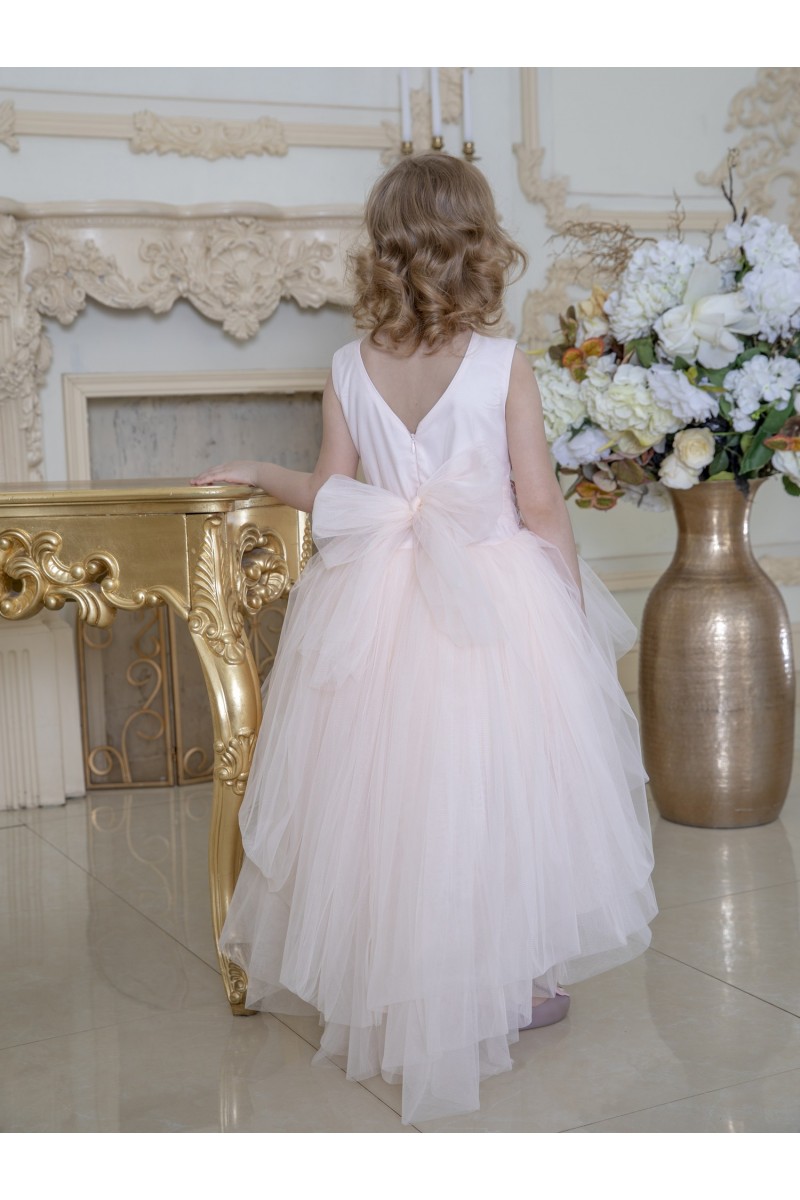 Модное платье бледно-розового цвета