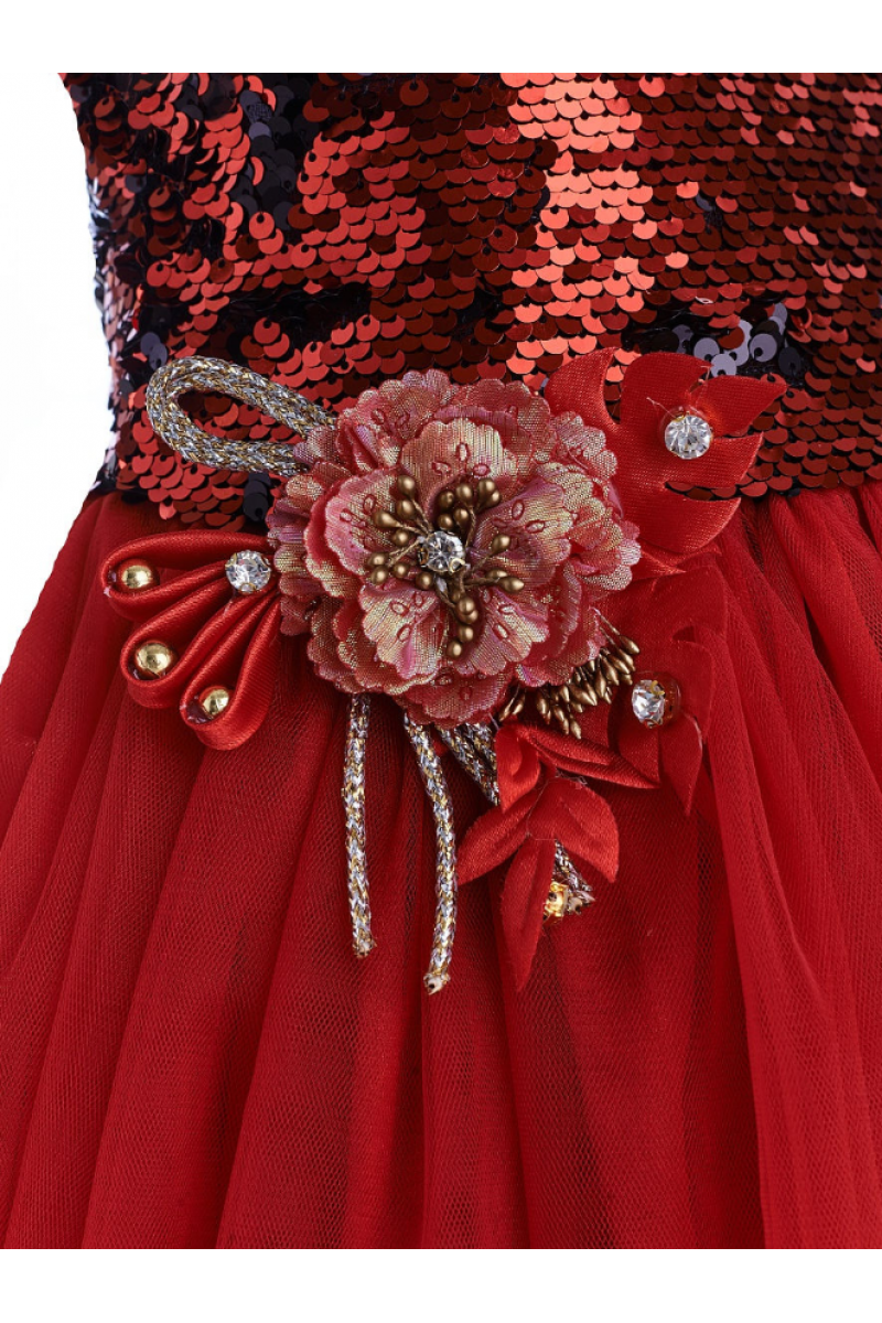 Современное модное платье красное