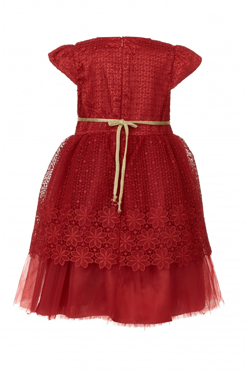 Кружевное платье красного цвета