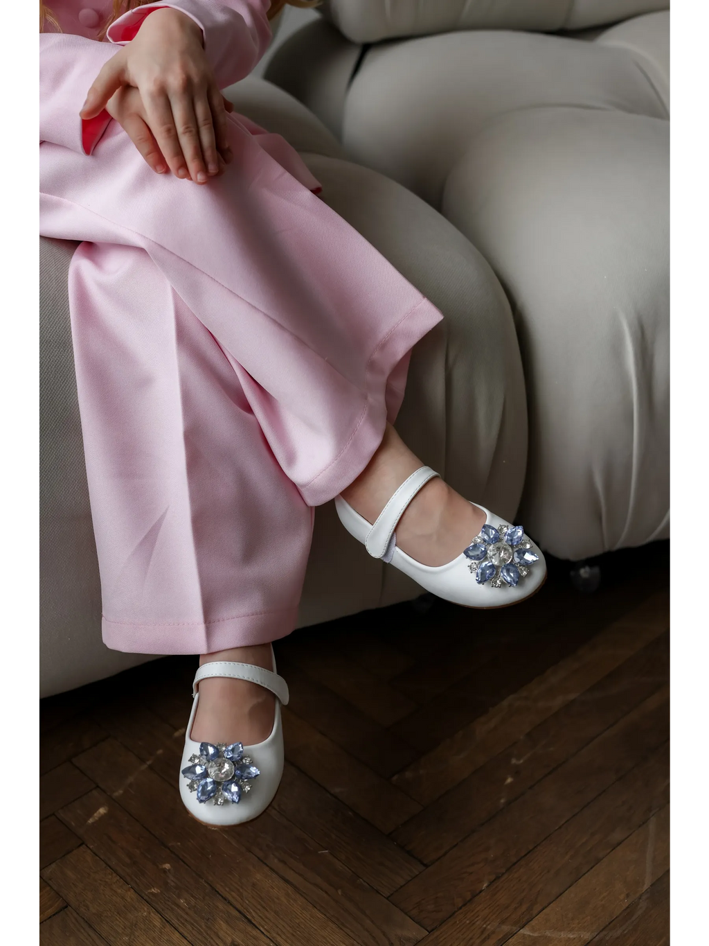 zapatos de fiesta para niña MiLi cerrados blancos con broche y strass (7)