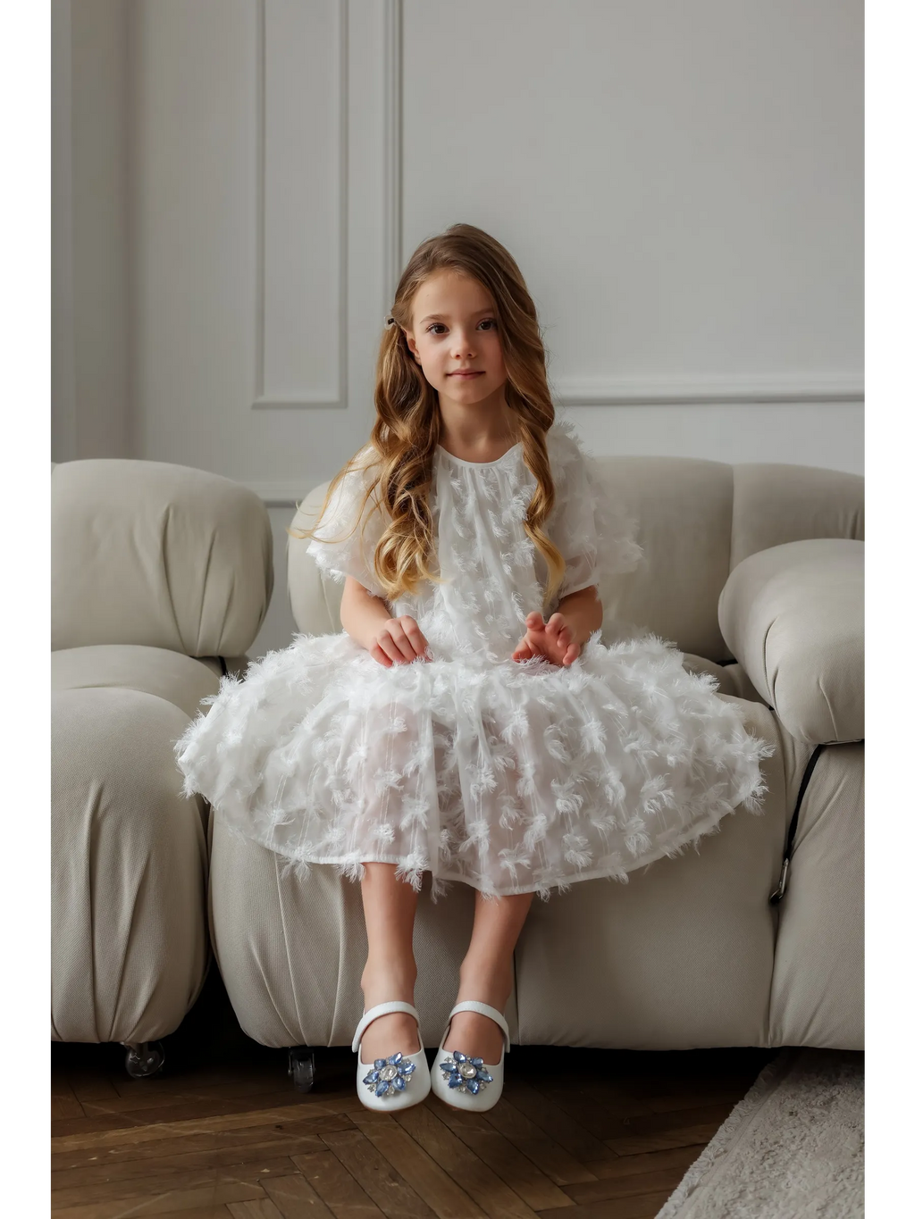 zapatos de fiesta para niña MiLi cerrados blancos con broche y strass (9)