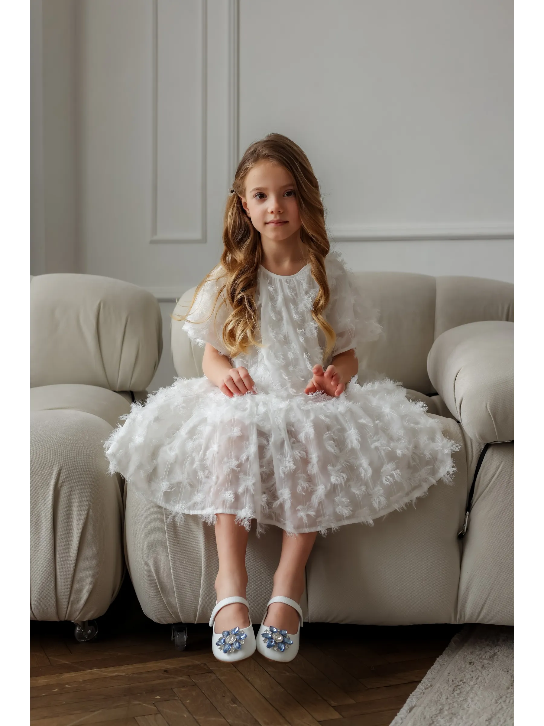 zapatos de fiesta para niña MiLi cerrados blancos con broche y strass (9)