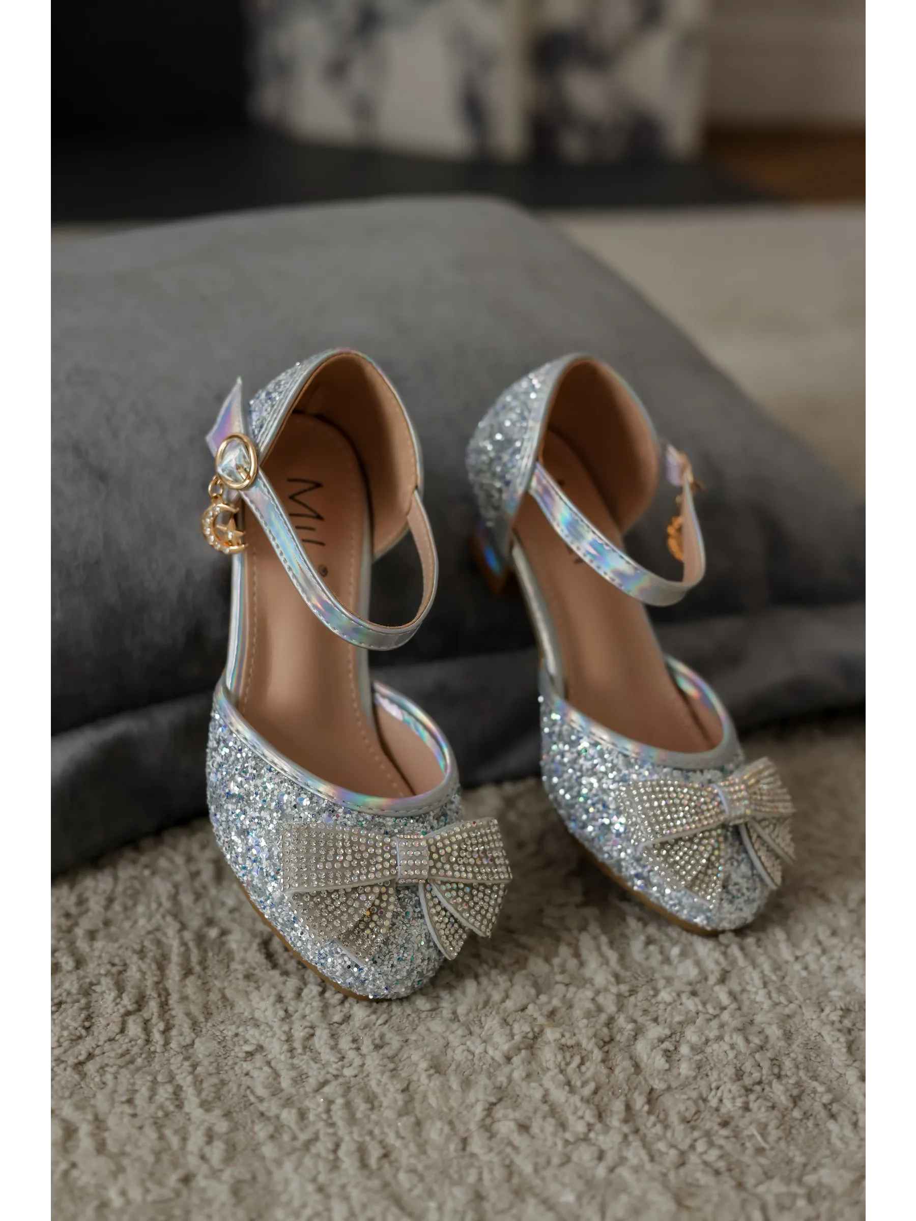 zapatos de fiesta para niña MiLi plateados con tacón y strass (9)