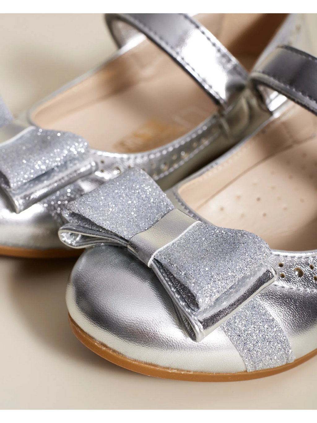 zapatos de fiesta para niña MiLi cerrados plateados con strass (11)