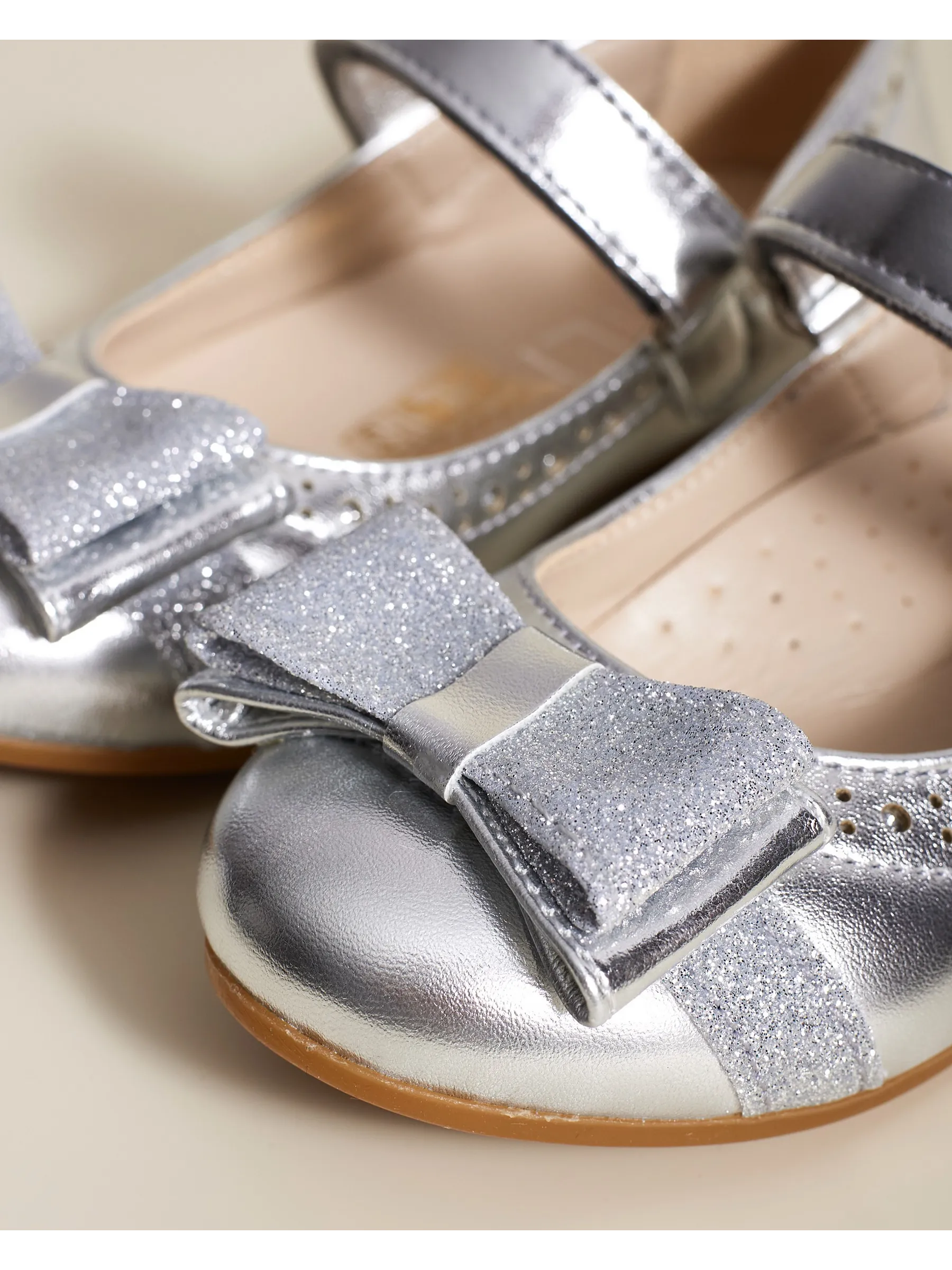 zapatos de fiesta para niña MiLi cerrados plateados con strass (11)