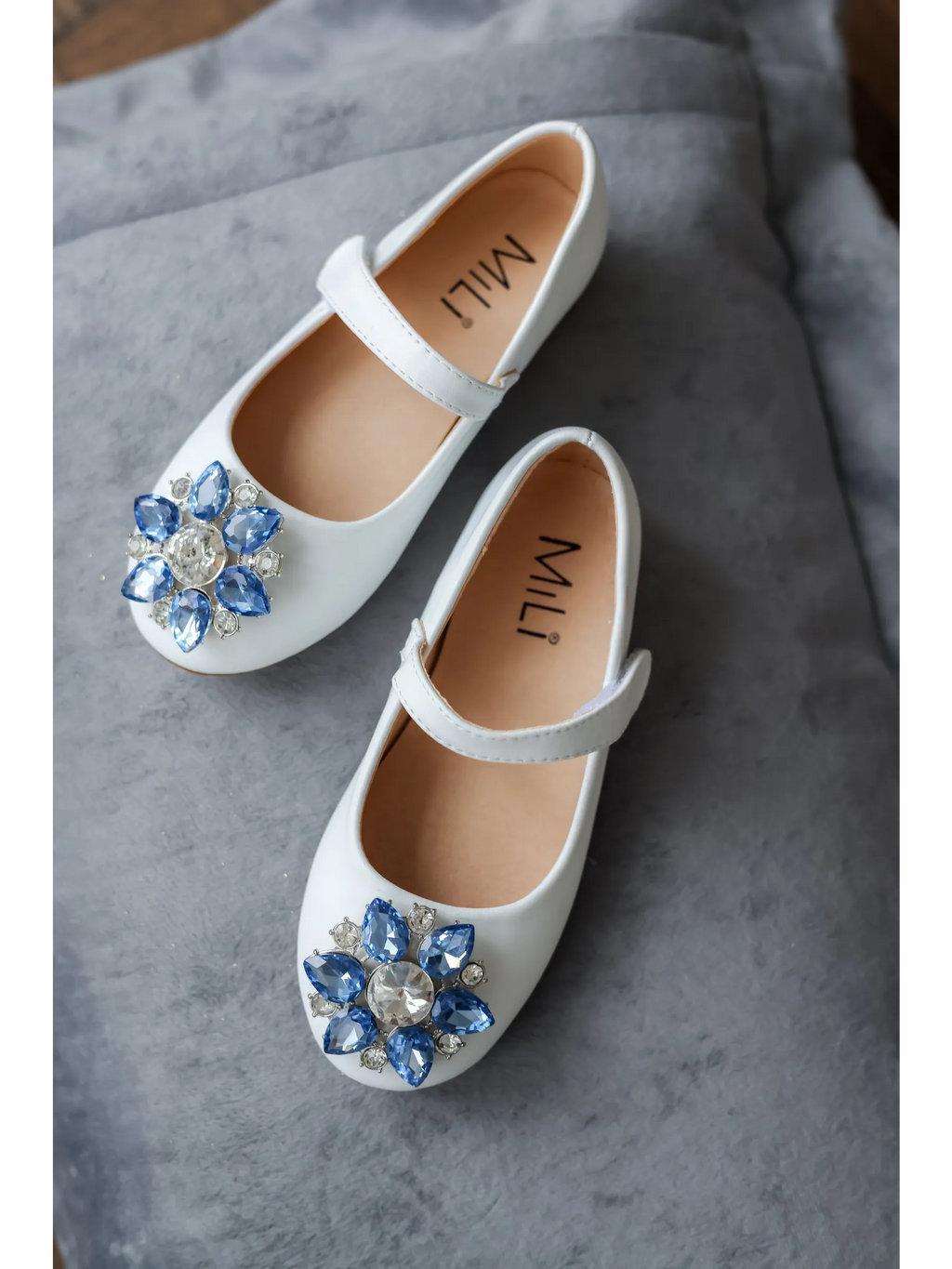 zapatos de fiesta para niña MiLi cerrados blancos con broche y strass (11)