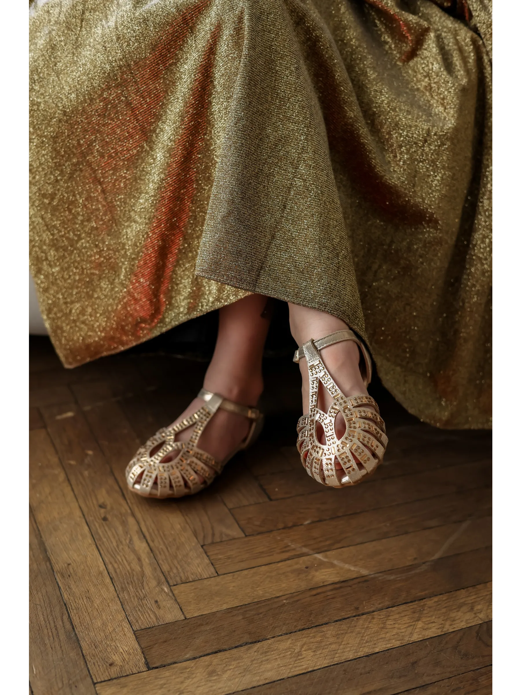 zapatos de fiesta para niña MiLi sandalias beige y dorado con strass (11)