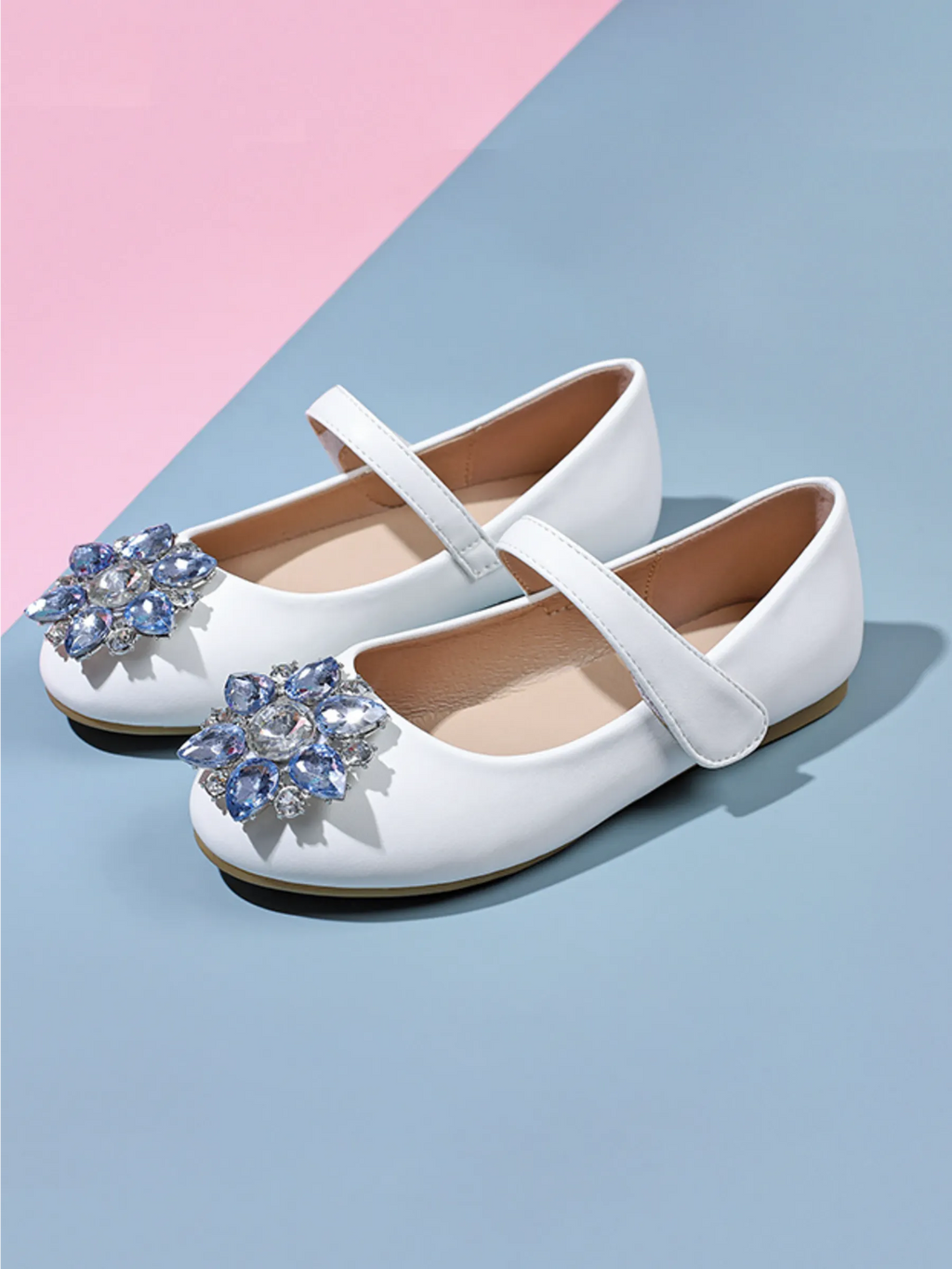 zapatos de fiesta para niña MiLi cerrados blancos con broche y strass (12)
