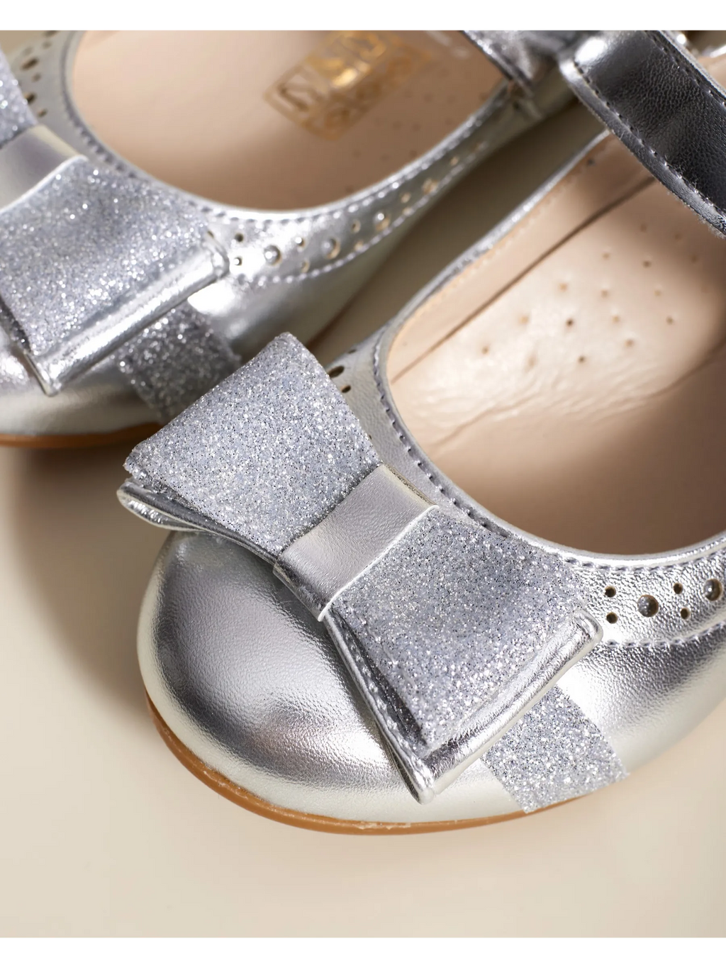 zapatos de fiesta para niña MiLi cerrados plateados con strass (12)