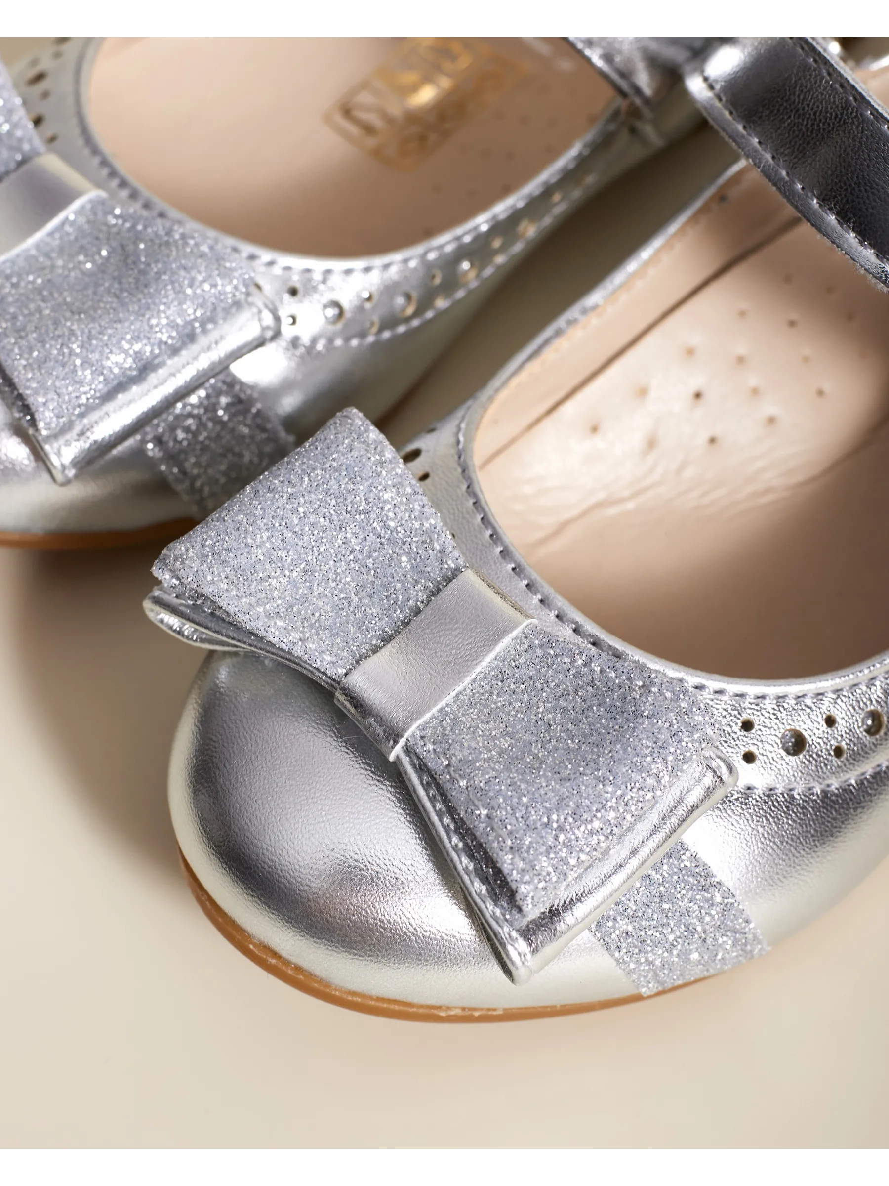 zapatos de fiesta para niña MiLi cerrados plateados con strass (12)