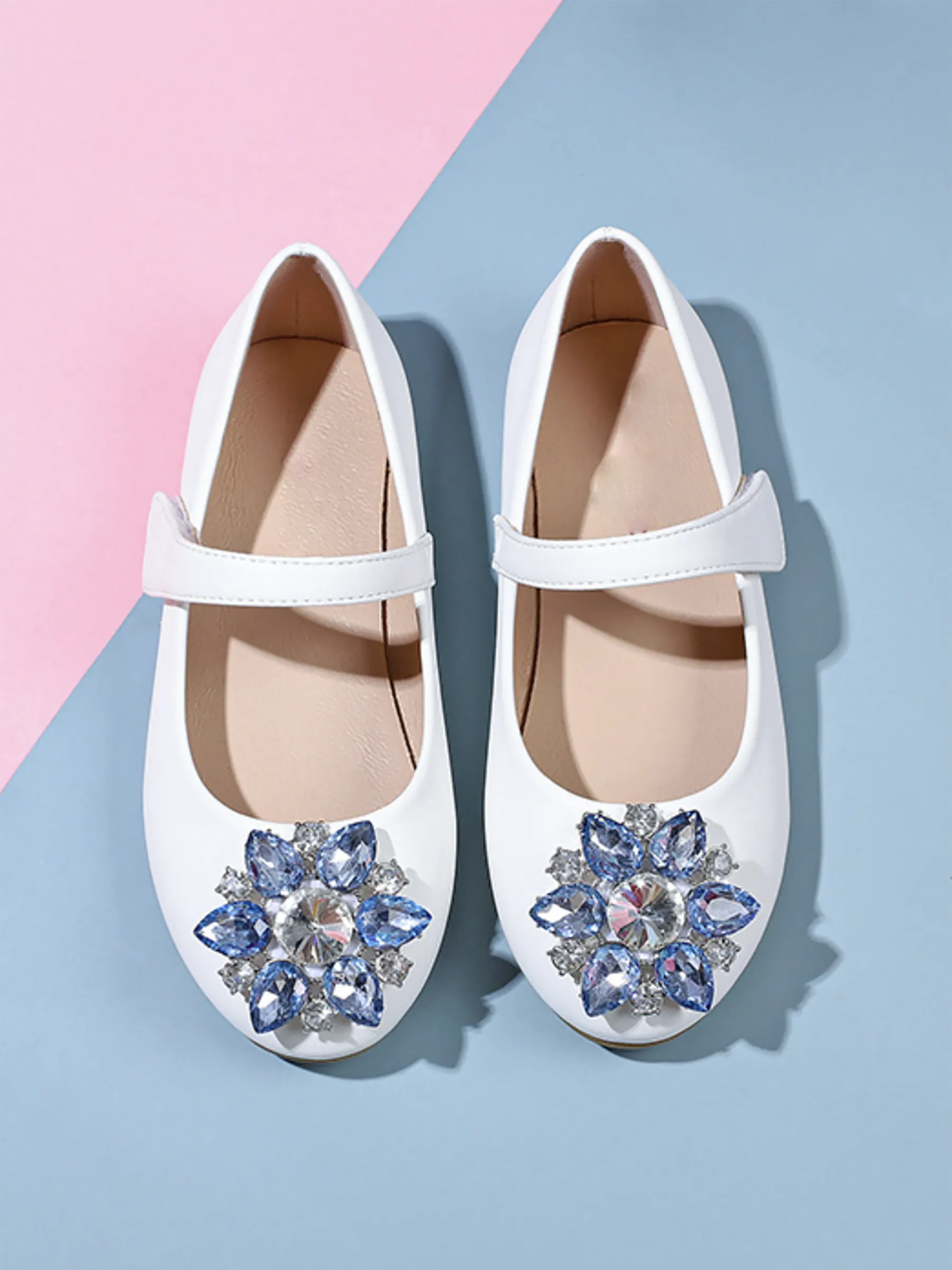zapatos de fiesta para niña MiLi cerrados blancos con broche y strass (16)