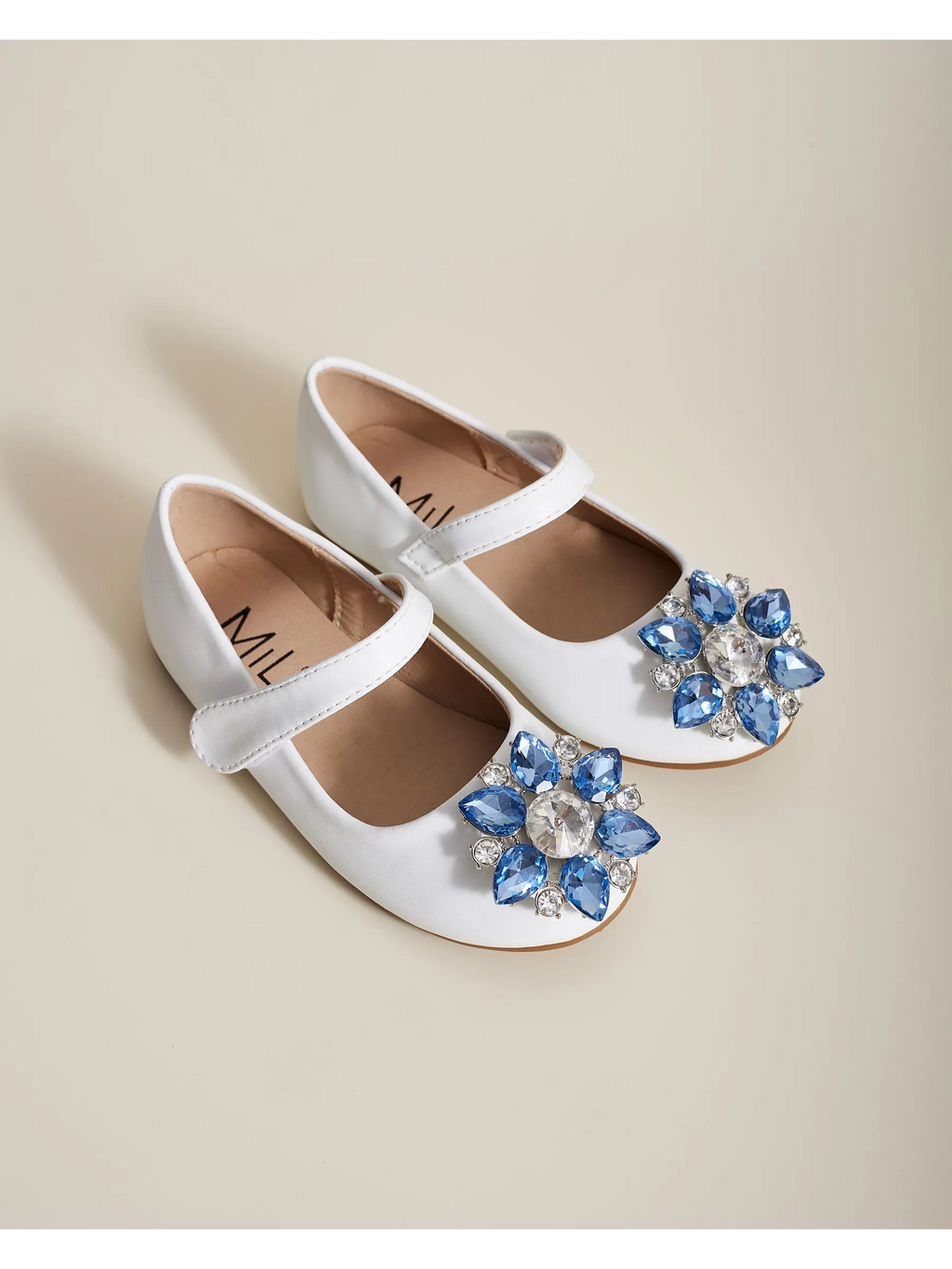 zapatos de fiesta para niña MiLi cerrados blancos con broche y strass (17)