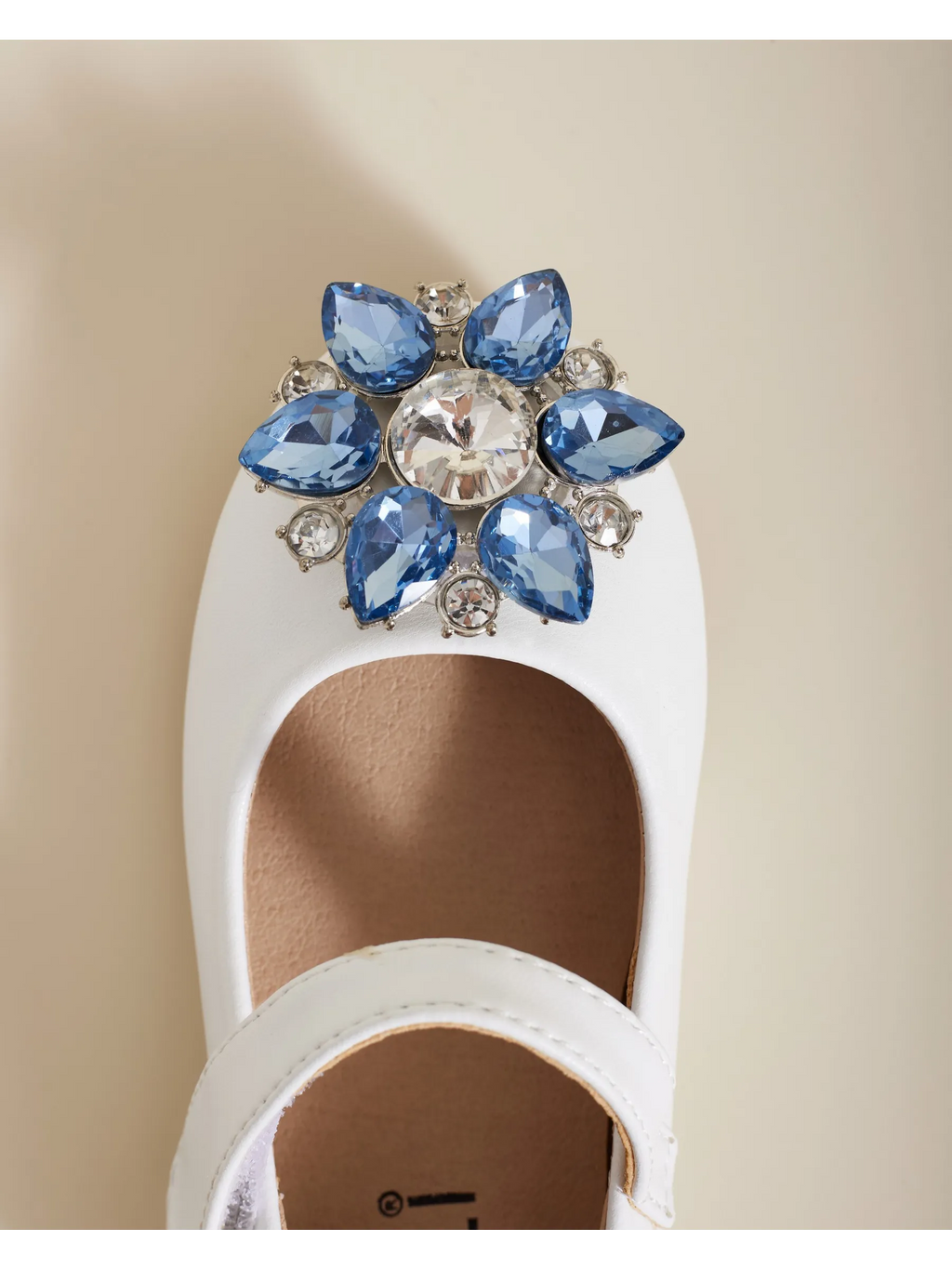 zapatos de fiesta para niña MiLi cerrados blancos con broche y strass (20)