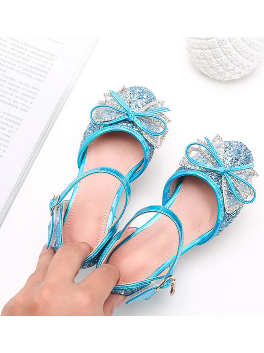 zapatos de fiesta para niña MiLi modelo pump celeste con moños (3)