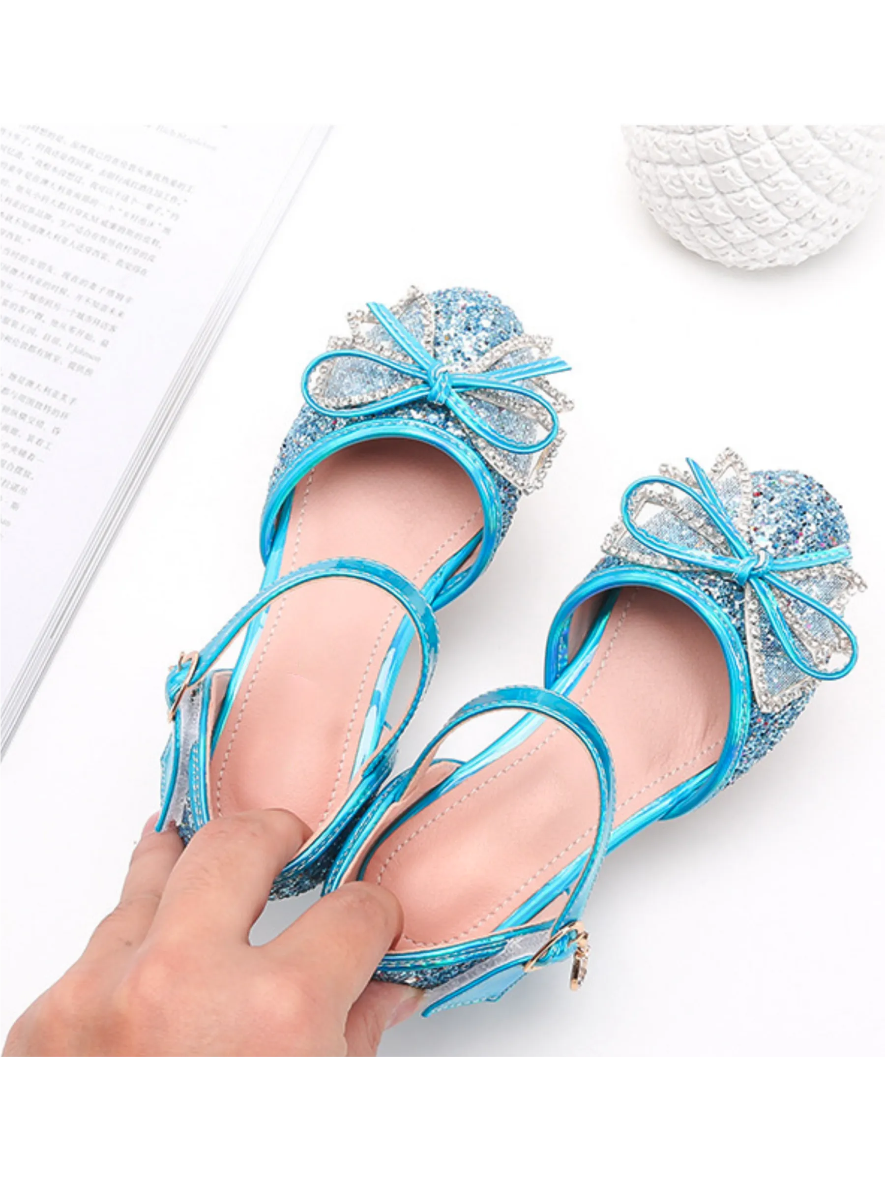 zapatos de fiesta para niña MiLi modelo pump celeste con moños (3)