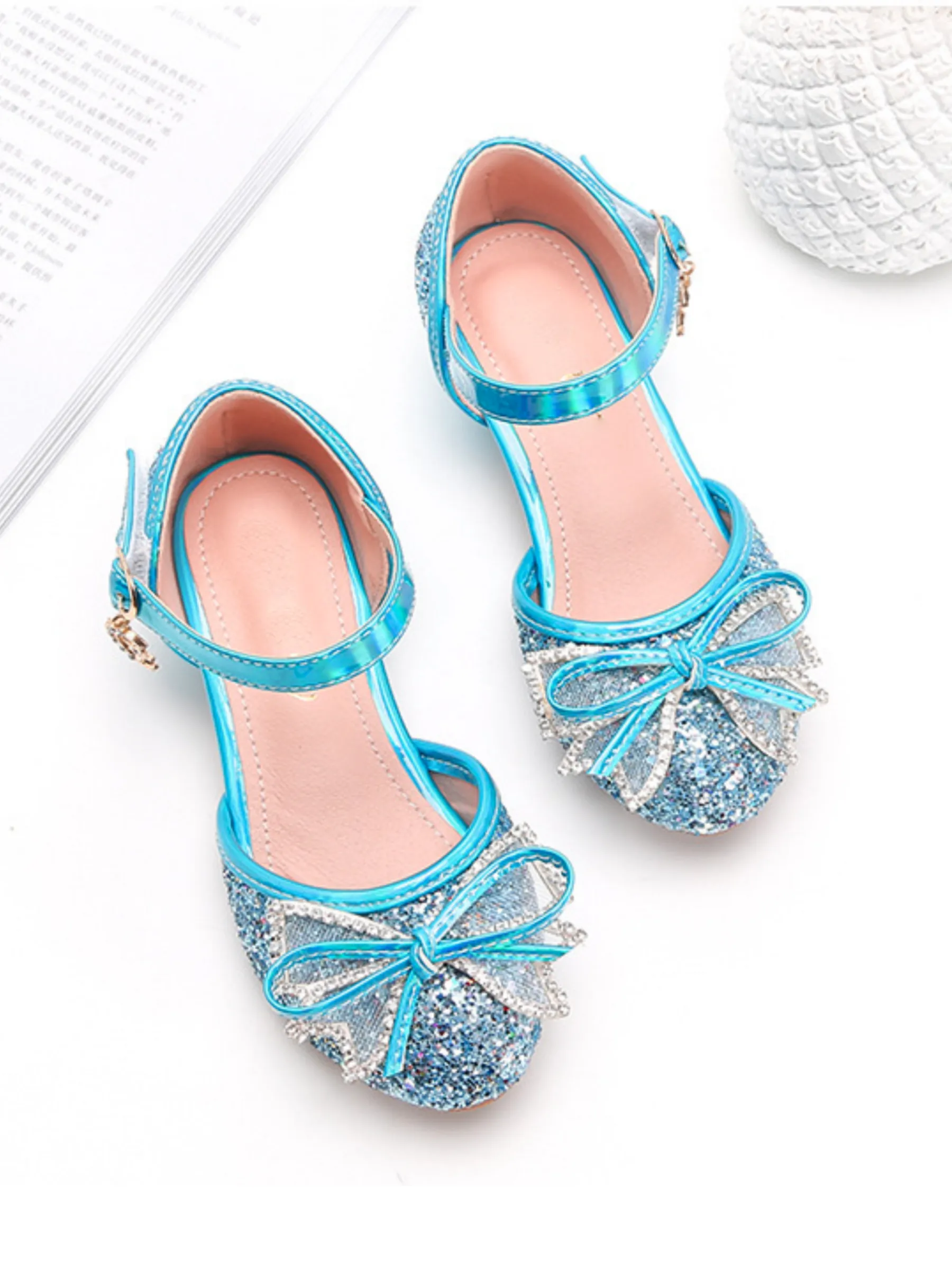 zapatos de fiesta para niña MiLi modelo pump celeste con moños (6)